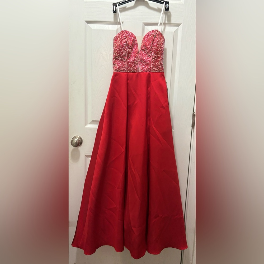 NWT SAY YES TO THE PROM Embellished Red Strapless Dress Juniors 5/6 w/Pockets